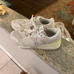 On Cloud “The Roger” Tennis Shoes